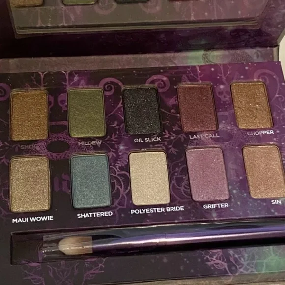 Urban Decay Eye Shadow 10 Shades Palette w/BRUSH - Picture 2 of 10
